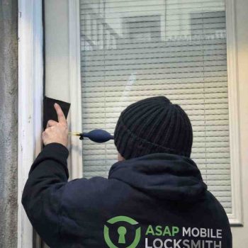 Locksmithatworkonresidentialdoo